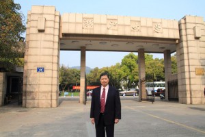 20130331浙大校門05-應邀易經風水講座01